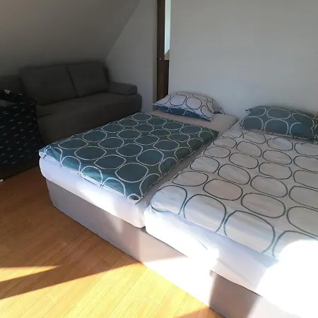 Hisa V Mesecini - Moonlight House