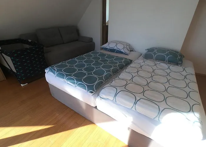 Hisa V Mesecini - Moonlight House